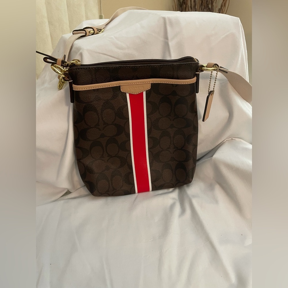 COACH NEW WITHOUT TAGS CROSSBODY SIGNATURE STRIPE